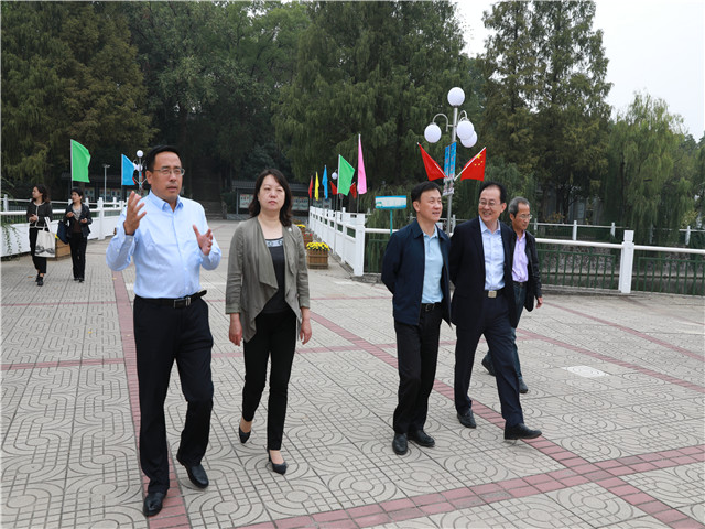 副区长李蓓到六合高级中学调研